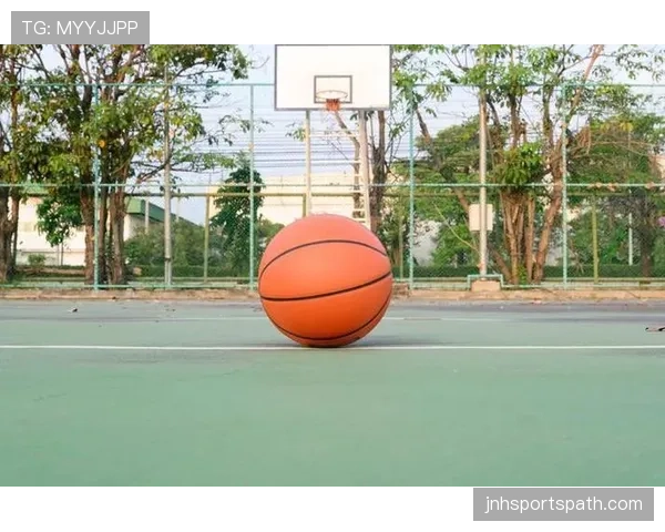 翻腕违例在篮球规则中的具体判定标准与定义